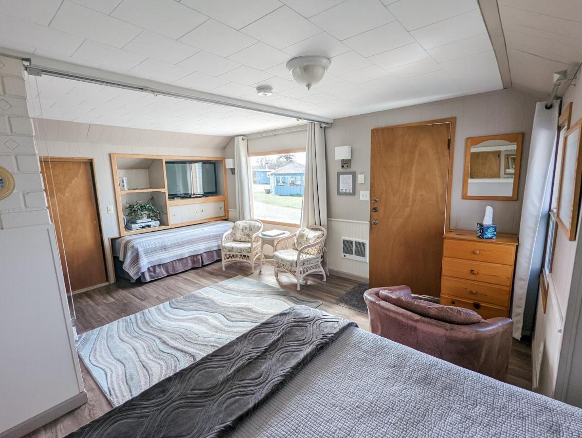 Juan De Fuca Waterfront Hotel & Cottages Сквім Екстер'єр фото