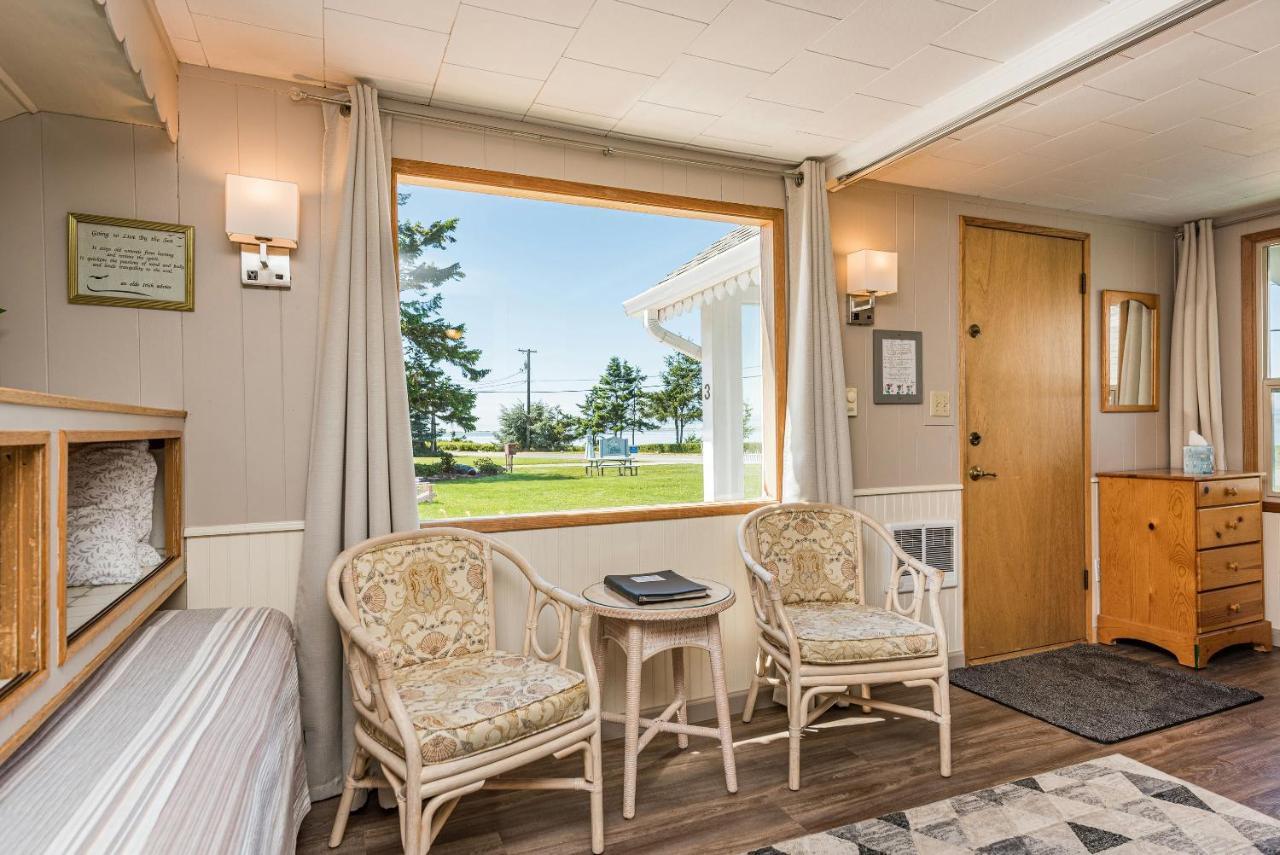 Juan De Fuca Waterfront Hotel & Cottages Сквім Екстер'єр фото