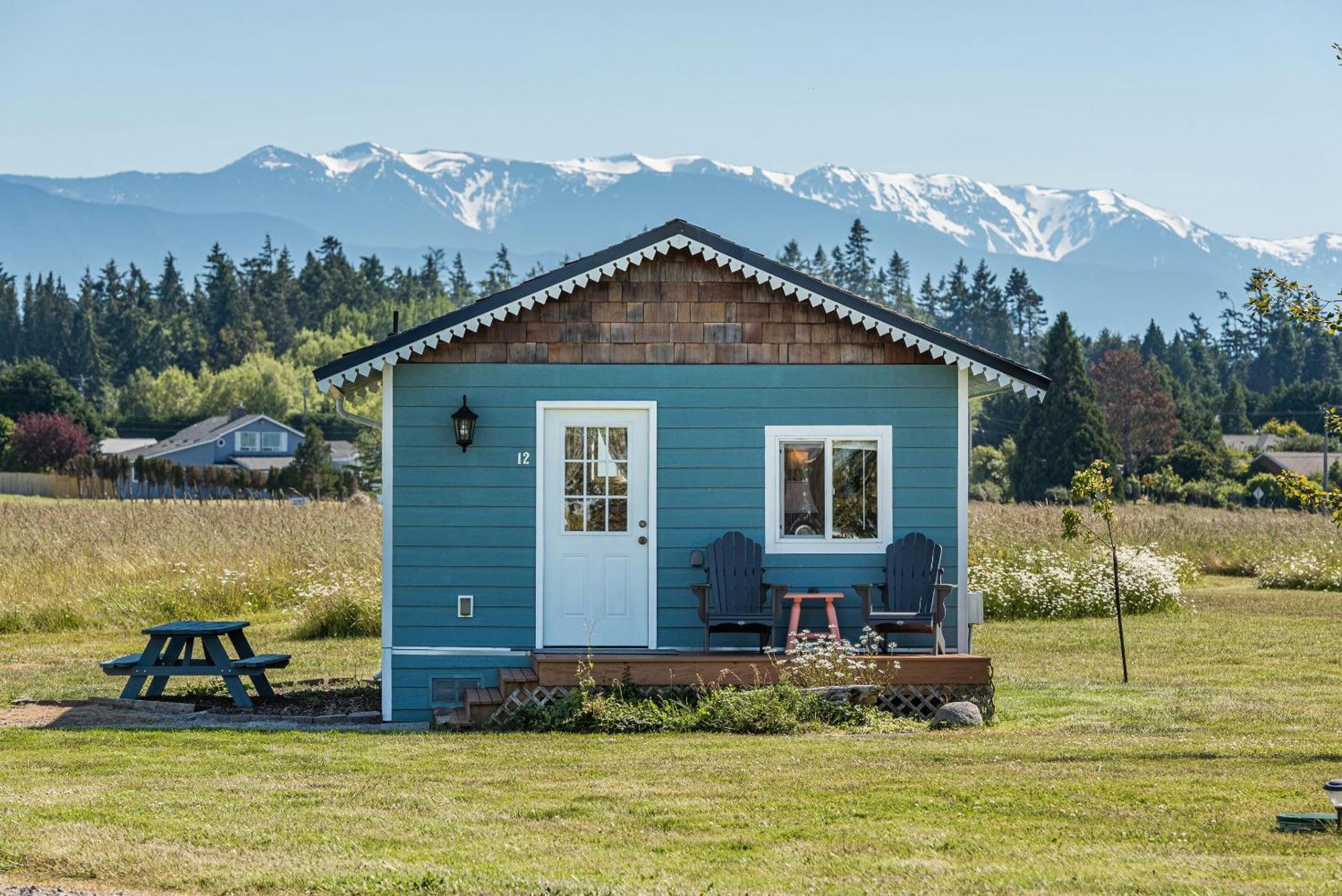 Juan De Fuca Waterfront Hotel & Cottages Сквім Екстер'єр фото