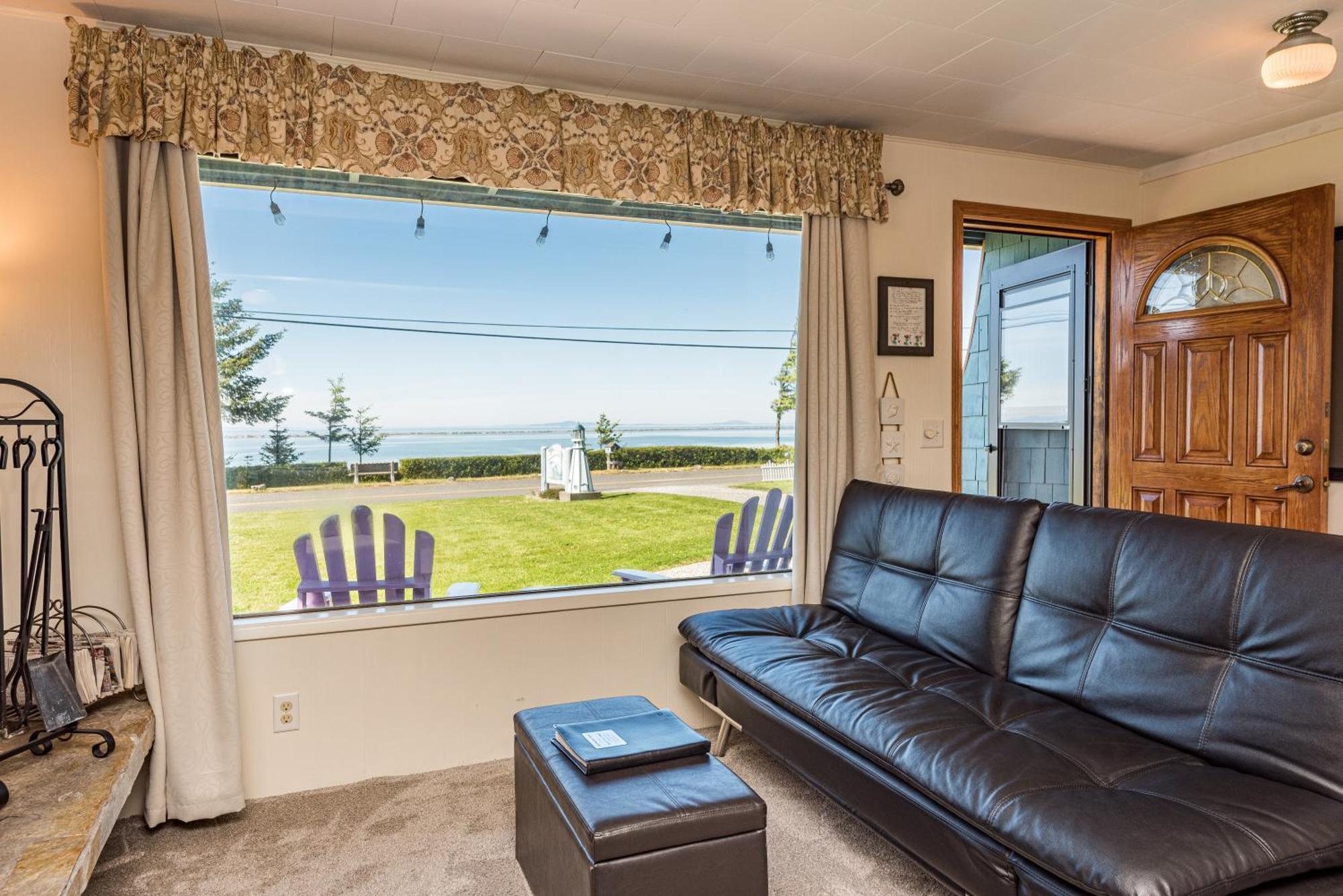 Juan De Fuca Waterfront Hotel & Cottages Сквім Екстер'єр фото