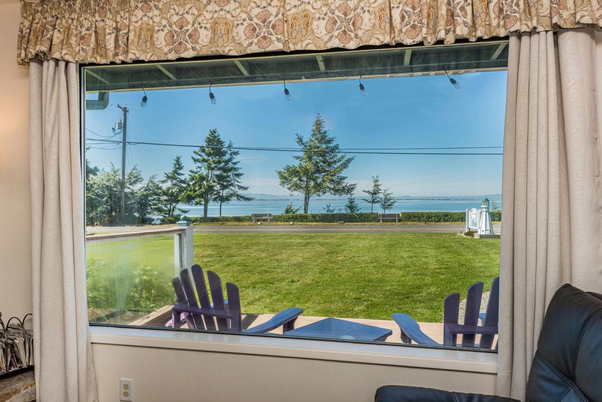 Juan De Fuca Waterfront Hotel & Cottages Сквім Екстер'єр фото