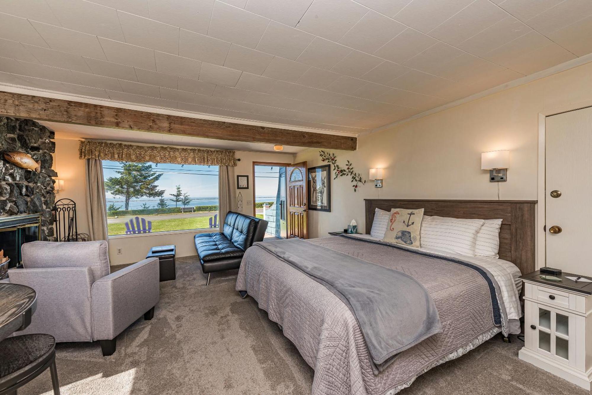 Juan De Fuca Waterfront Hotel & Cottages Сквім Екстер'єр фото