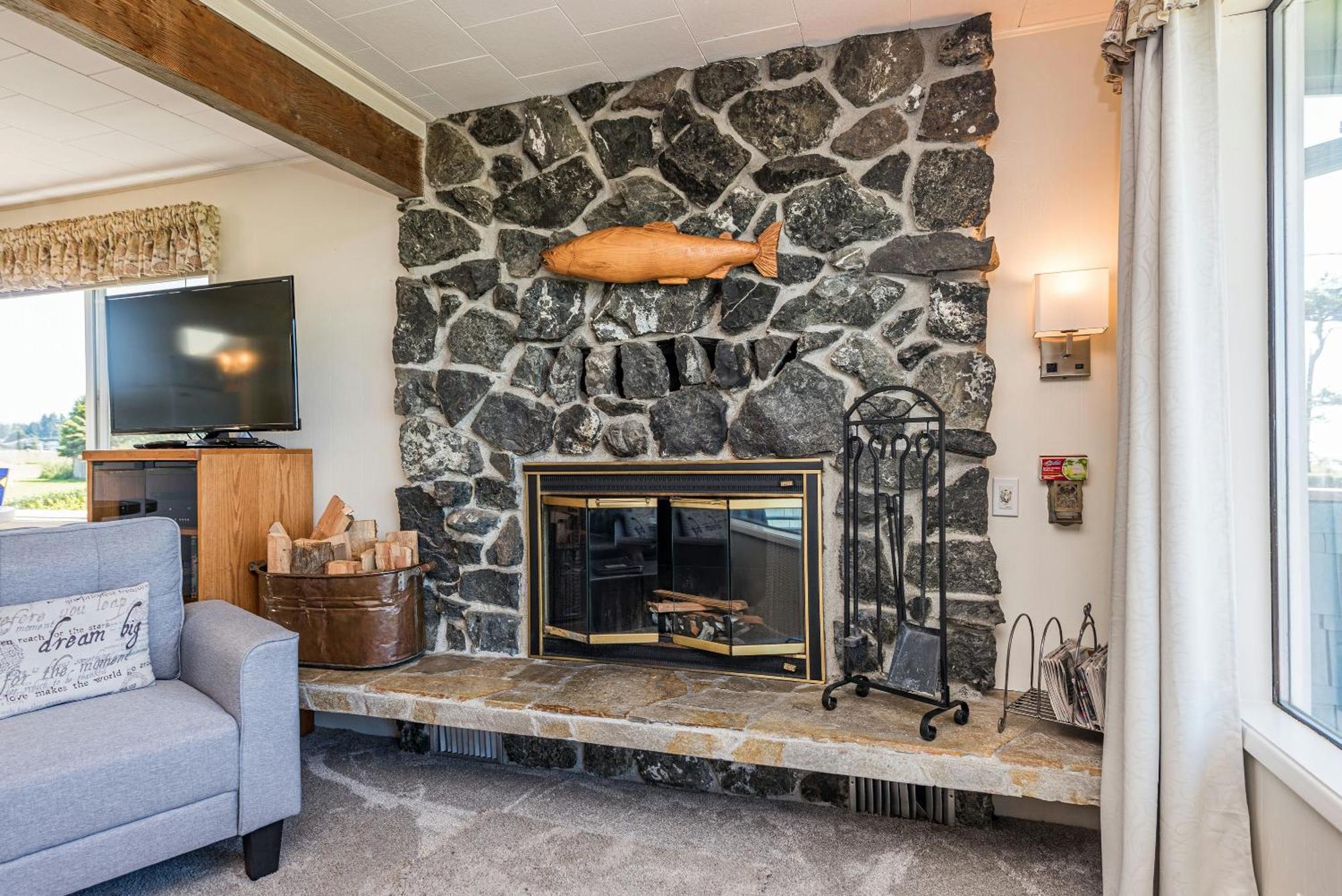 Juan De Fuca Waterfront Hotel & Cottages Сквім Екстер'єр фото