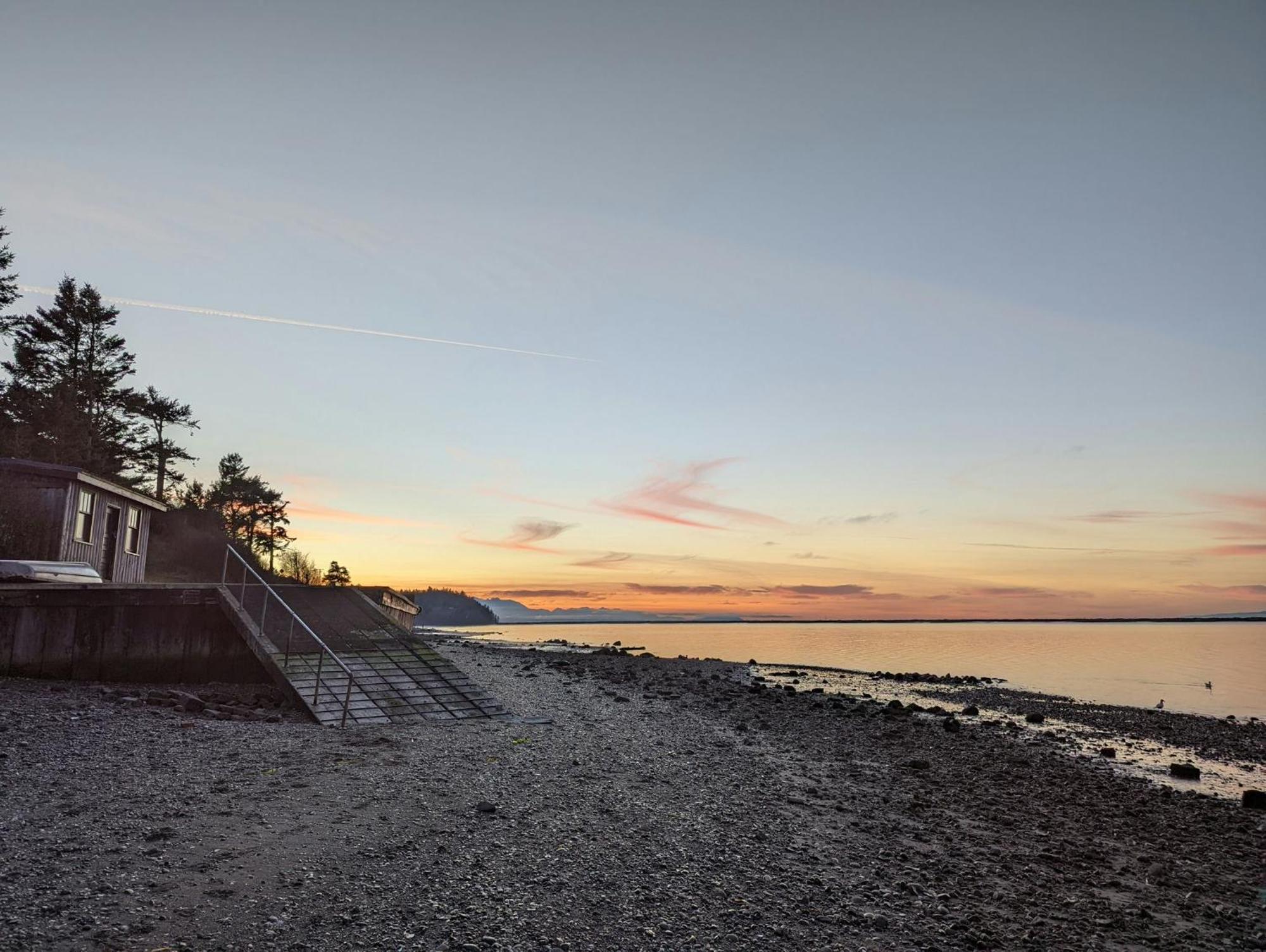 Juan De Fuca Waterfront Hotel & Cottages Сквім Екстер'єр фото