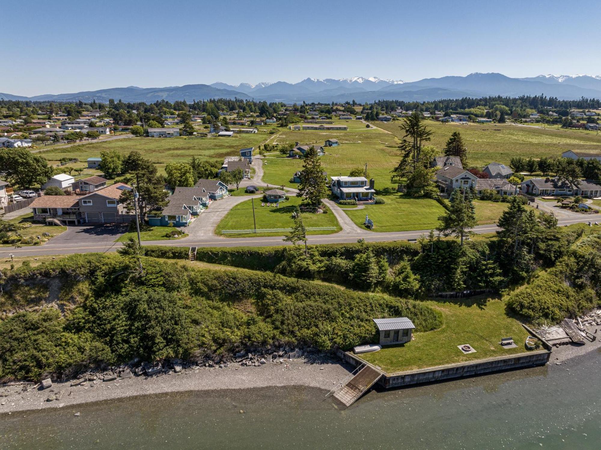 Juan De Fuca Waterfront Hotel & Cottages Сквім Екстер'єр фото
