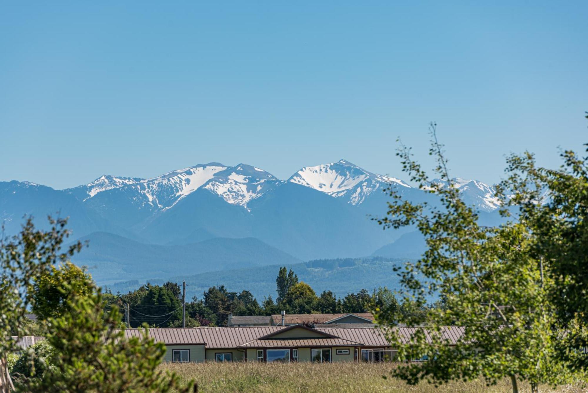 Juan De Fuca Waterfront Hotel & Cottages Сквім Екстер'єр фото