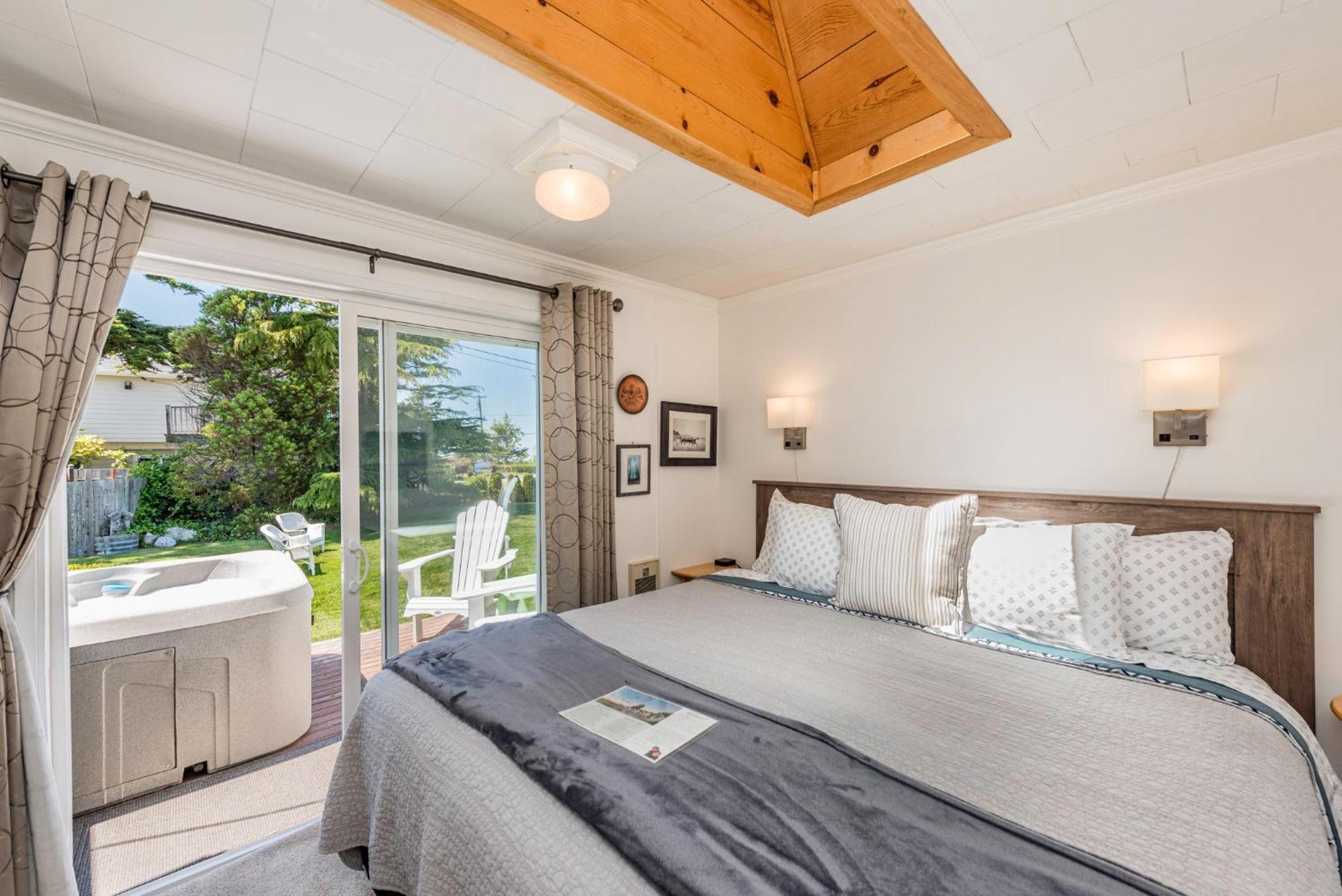 Juan De Fuca Waterfront Hotel & Cottages Сквім Екстер'єр фото