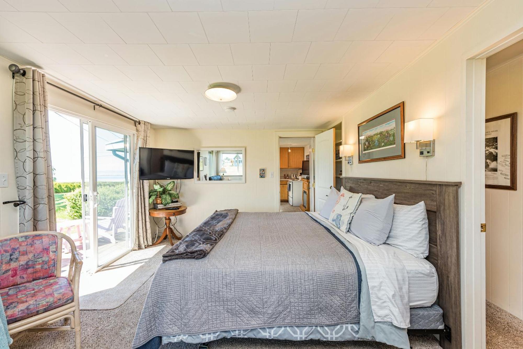 Juan De Fuca Waterfront Hotel & Cottages Сквім Екстер'єр фото
