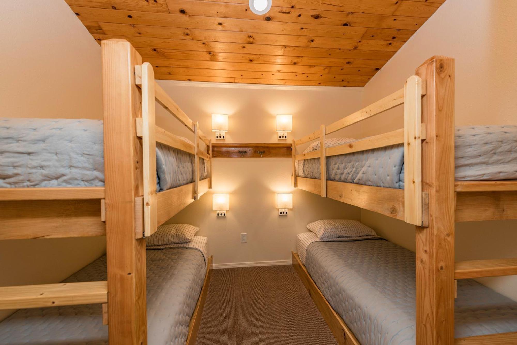 Juan De Fuca Waterfront Hotel & Cottages Сквім Екстер'єр фото