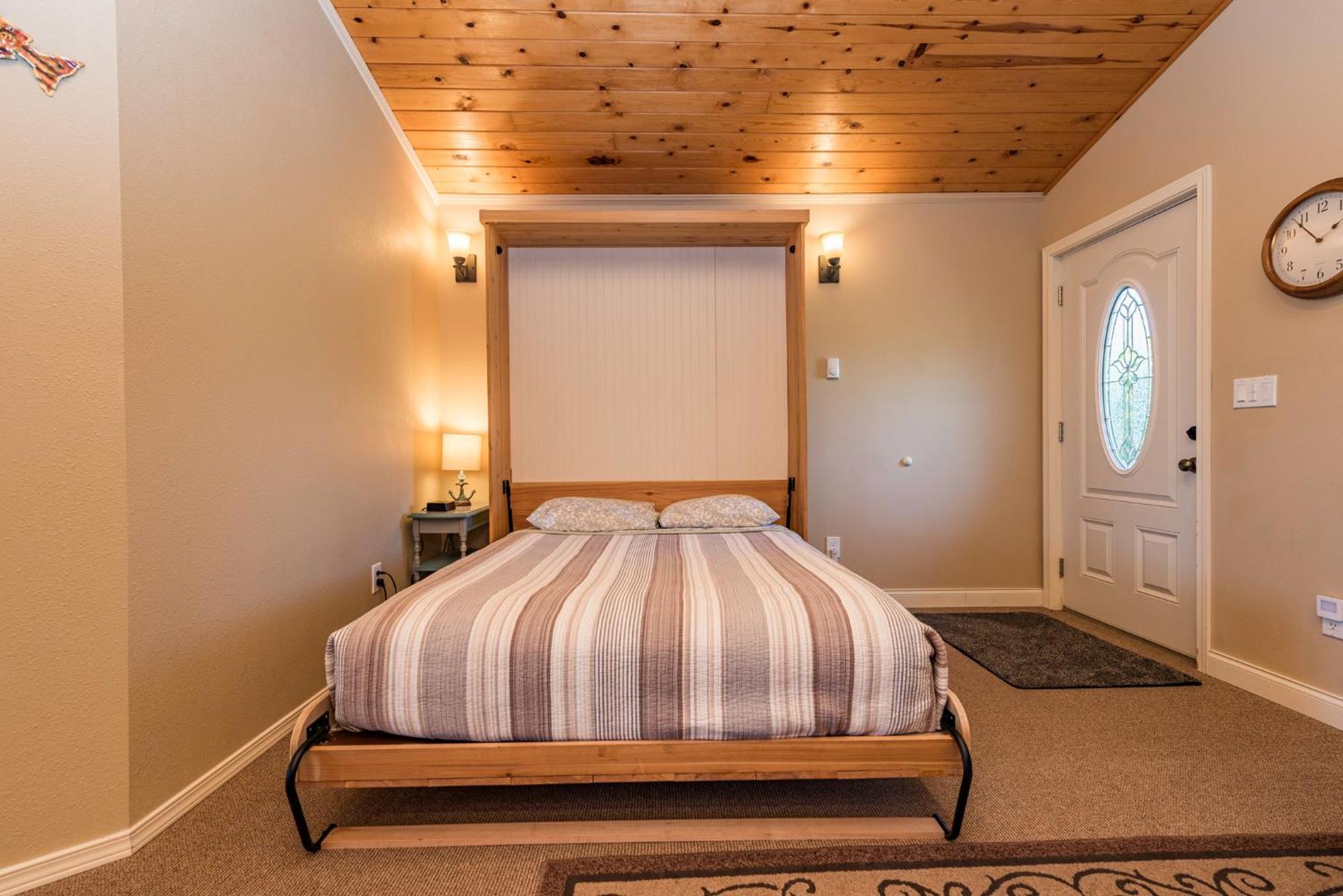 Juan De Fuca Waterfront Hotel & Cottages Сквім Екстер'єр фото