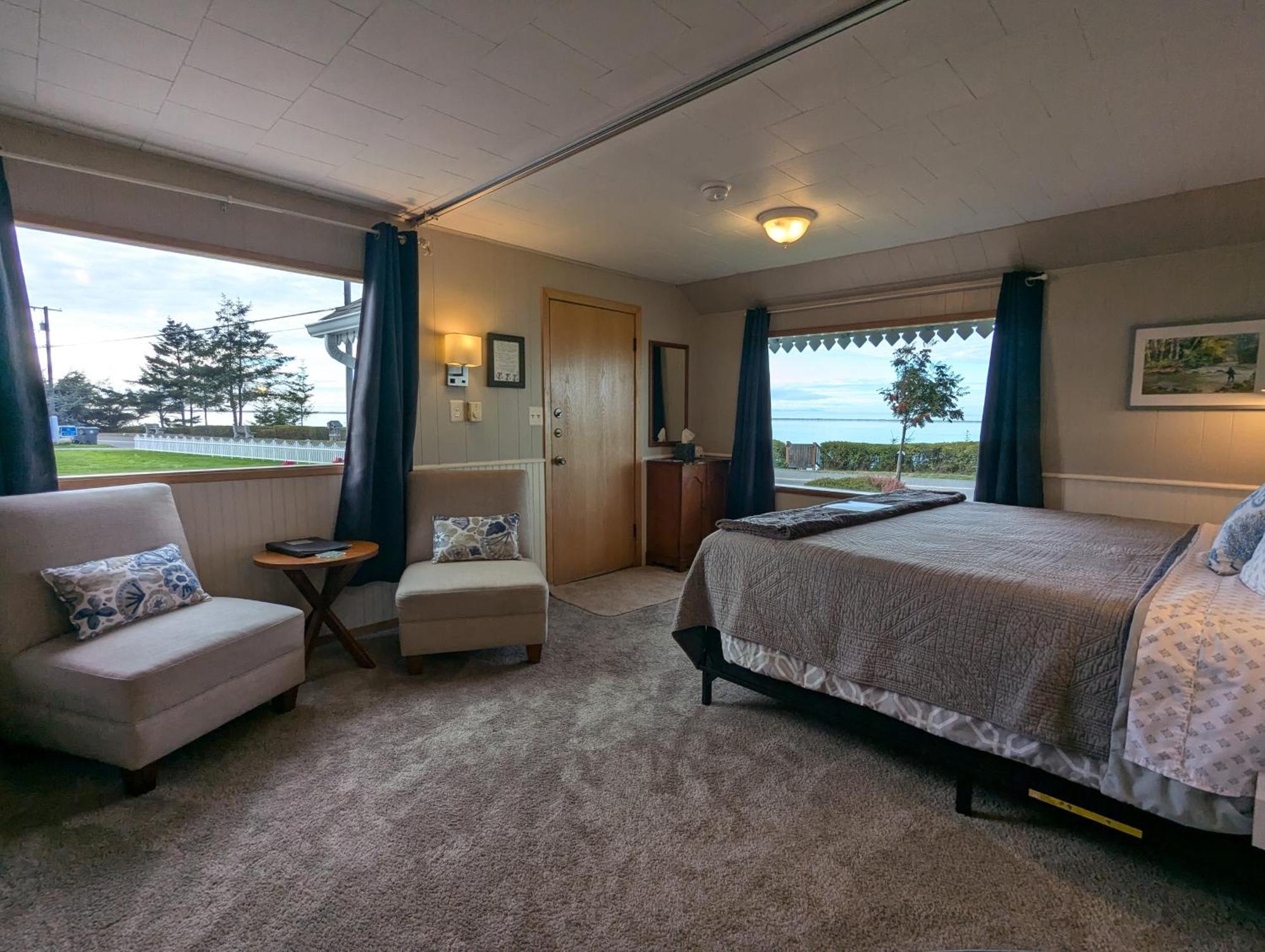 Juan De Fuca Waterfront Hotel & Cottages Сквім Екстер'єр фото
