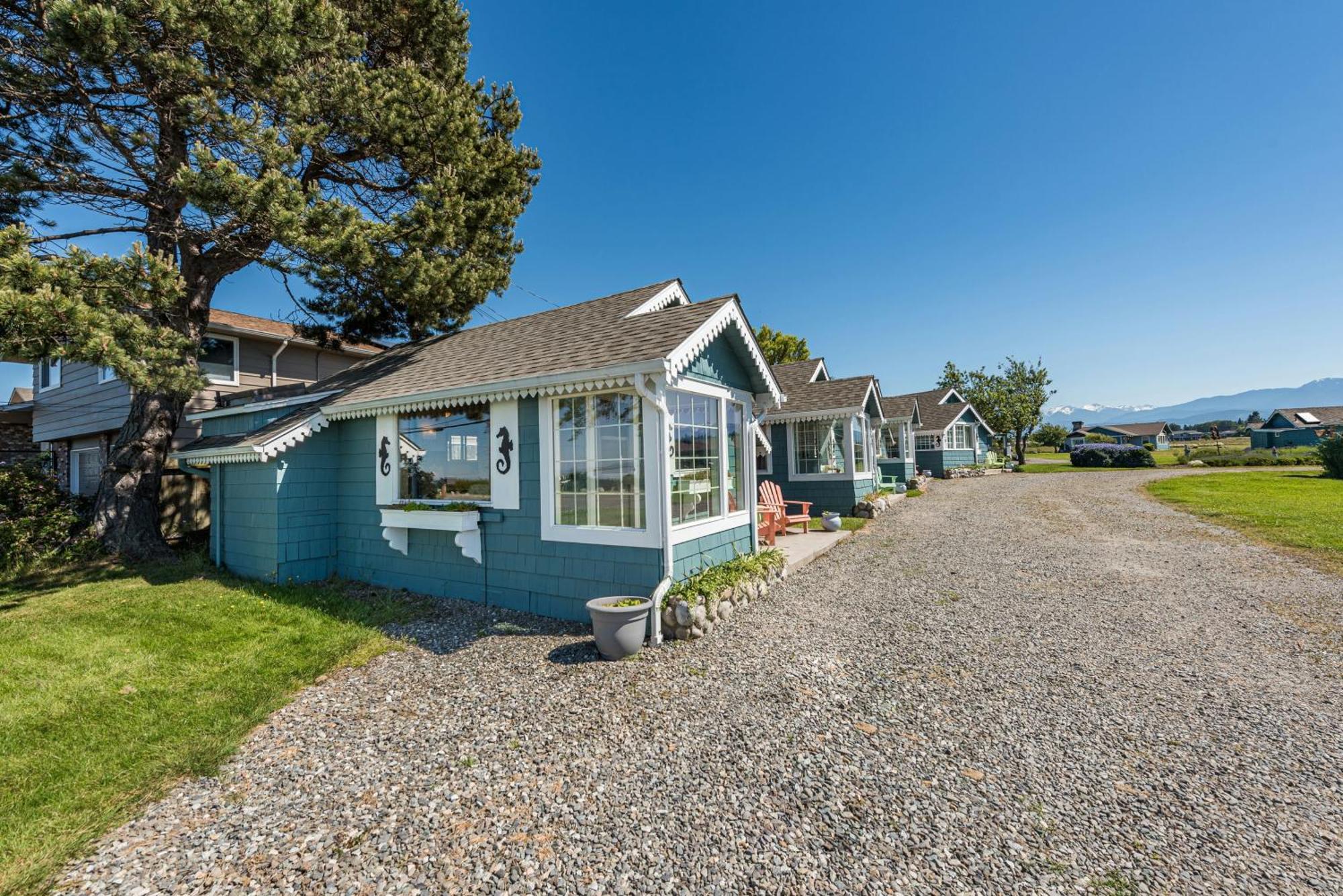 Juan De Fuca Waterfront Hotel & Cottages Сквім Екстер'єр фото